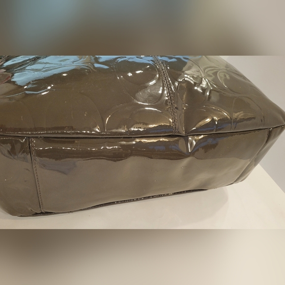 Coach Olive Green Op Art Embossed Patent Leather - Picture 11 of 15